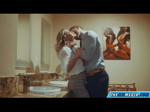 ❤️ Ketika seorang pirang berdada menggoda Anda di toilet umum ❤️ Super sex di porno id.hdpornpics.ru ️❤